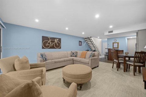Townhouse in Naples, Florida 2 bedrooms № 1830956 - photo 6