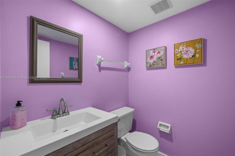 Townhouse in Naples, Florida 2 bedrooms № 1830956 - photo 12