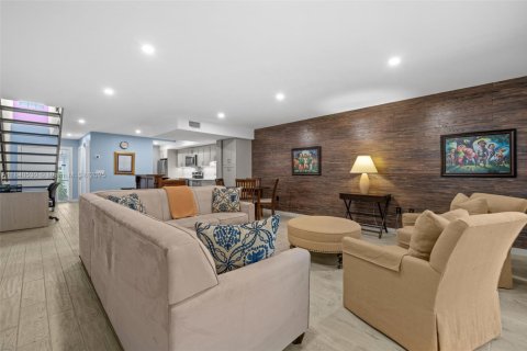 Townhouse in Naples, Florida 2 bedrooms № 1830956 - photo 5