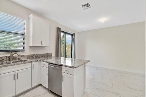 Townhouse in Boynton Beach, Florida 3 bedrooms, 163.04 sq.m. № 2087132 - photo 17