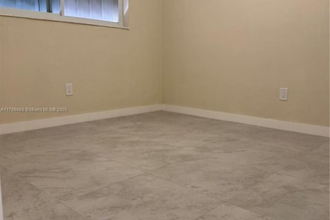 Condo in North Miami Beach, Florida, 2 bedrooms  № 1735750 - photo 11
