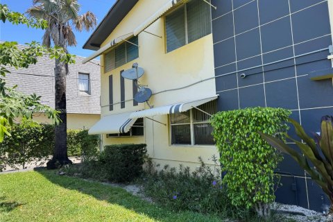 Condo in North Miami Beach, Florida, 2 bedrooms  № 1735750 - photo 17