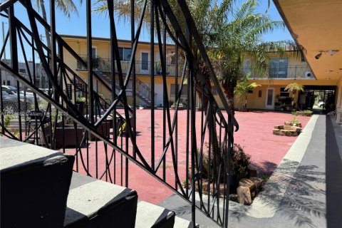Condo in North Miami Beach, Florida, 2 bedrooms  № 1735750 - photo 16