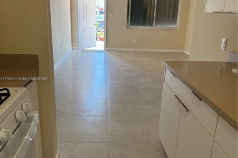 Condo in North Miami Beach, Florida, 2 bedrooms  № 1735750 - photo 7