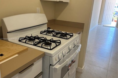 Condo in North Miami Beach, Florida, 2 bedrooms  № 1735750 - photo 6