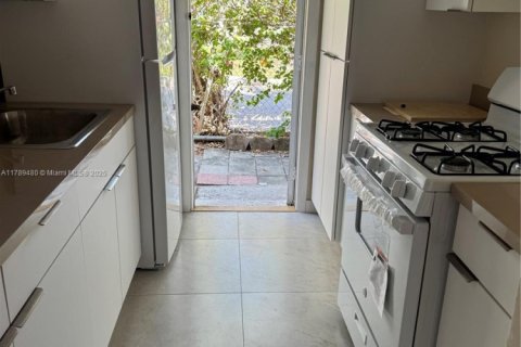 Condo in North Miami Beach, Florida, 2 bedrooms  № 1735750 - photo 3