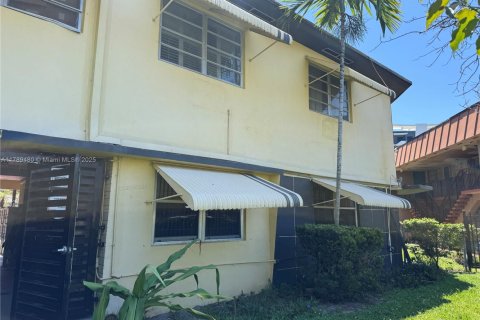 Condo in North Miami Beach, Florida, 2 bedrooms  № 1735750 - photo 18
