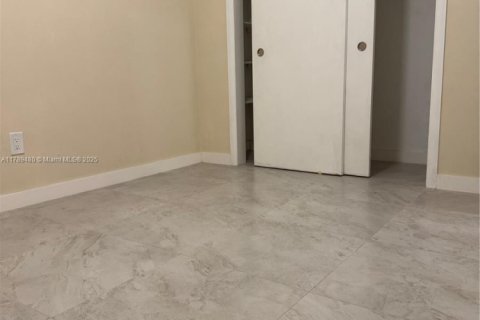 Condo in North Miami Beach, Florida, 2 bedrooms  № 1735750 - photo 10