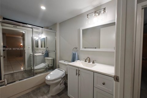 Condo in Miami, Florida, 2 bedrooms  № 2168297 - photo 9