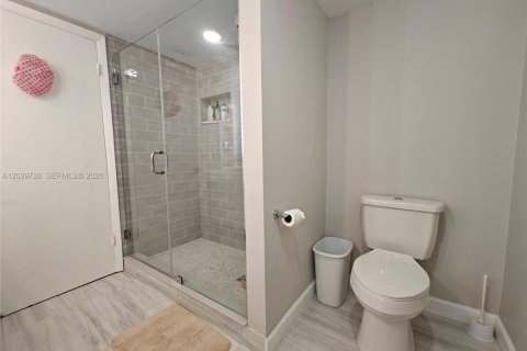 Condo in Miami, Florida, 2 bedrooms  № 2168297 - photo 6