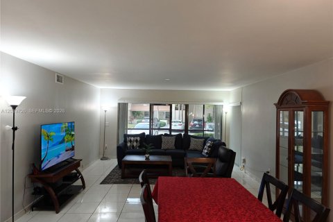 Condo in Miami, Florida, 2 bedrooms  № 2168297 - photo 4