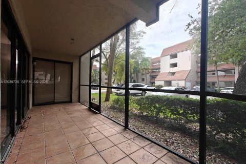 Condo in Miami, Florida, 2 bedrooms  № 2168297 - photo 11