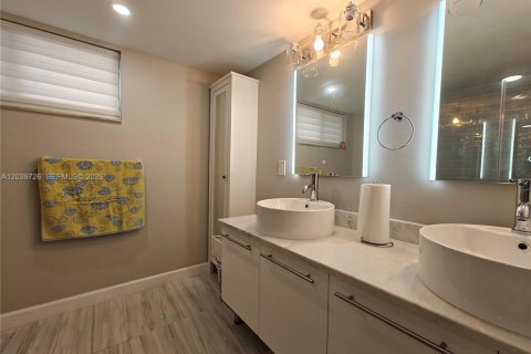 Condo in Miami, Florida, 2 bedrooms  № 2168297