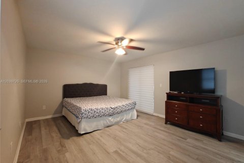 Condo in Miami, Florida, 2 bedrooms  № 2168297 - photo 7