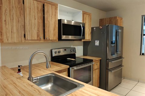 Condo in Miami, Florida, 2 bedrooms  № 2168297 - photo 5
