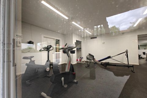 Condo in Miami, Florida, 2 bedrooms  № 2168297 - photo 14