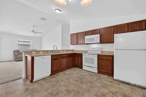 House in The Villages, Florida 2 bedrooms, 107.4 sq.m. № 2203958 - photo 8