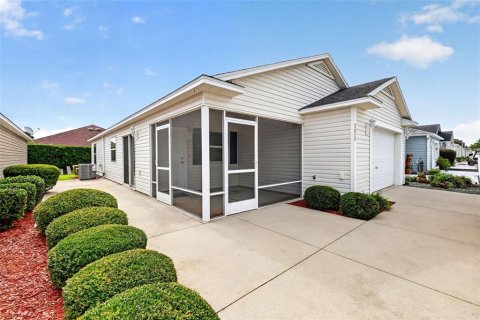 House in The Villages, Florida 2 bedrooms, 107.4 sq.m. № 2203958 - photo 2