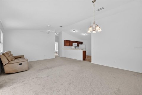 House in The Villages, Florida 2 bedrooms, 107.4 sq.m. № 2203958 - photo 14