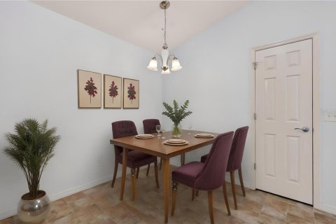 House in The Villages, Florida 2 bedrooms, 107.4 sq.m. № 2203958 - photo 13