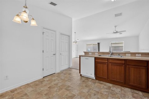 House in The Villages, Florida 2 bedrooms, 107.4 sq.m. № 2203958 - photo 11