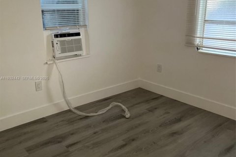 Propiedad comercial en venta en Miami, Florida, 135.64 m2 № 1992020 - foto 7