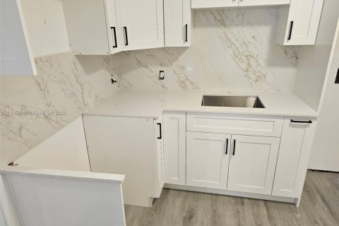 Commercial property in Miami, Florida 135.64 sq.m. № 1992020 - photo 16