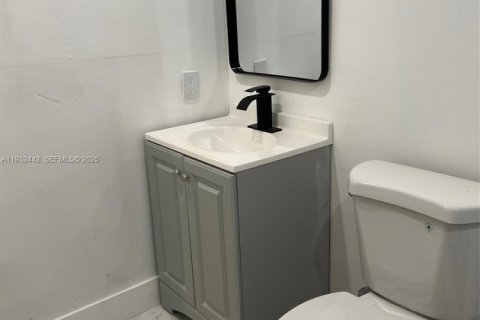 Propiedad comercial en venta en Miami, Florida, 135.64 m2 № 1992020 - foto 11