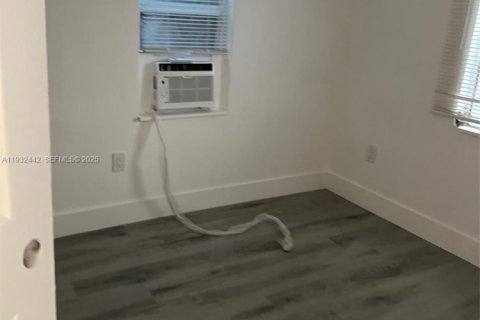 Propiedad comercial en venta en Miami, Florida, 135.64 m2 № 1992020 - foto 6