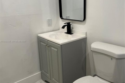 Commercial property in Miami, Florida 135.64 sq.m. № 1992020 - photo 13