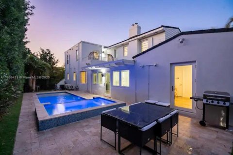 Casa en venta en Hollywood, Florida, 6 dormitorios, 261.43 m2 № 1951394 - foto 24