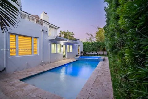 Casa en venta en Hollywood, Florida, 6 dormitorios, 261.43 m2 № 1951394 - foto 26