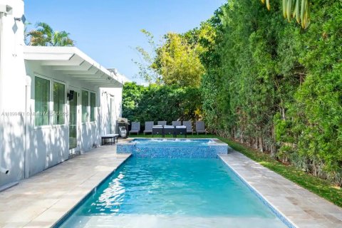 Casa en venta en Hollywood, Florida, 6 dormitorios, 261.43 m2 № 1951394 - foto 23