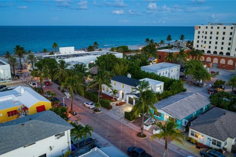 Casa en venta en Hollywood, Florida, 6 dormitorios, 261.43 m2 № 1951394 - foto 30