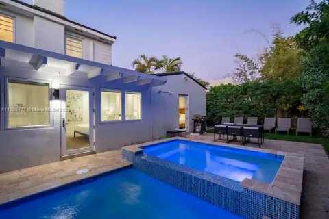 Casa en venta en Hollywood, Florida, 6 dormitorios, 261.43 m2 № 1951394 - foto 29