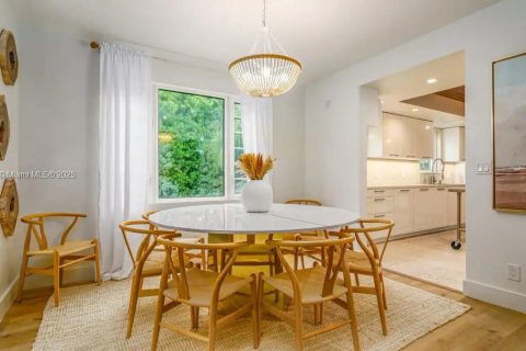 Casa en venta en Hollywood, Florida, 6 dormitorios, 261.43 m2 № 1951394 - foto 8