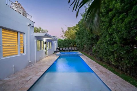 Casa en venta en Hollywood, Florida, 6 dormitorios, 261.43 m2 № 1951394 - foto 27