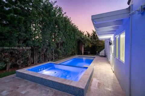 Casa en venta en Hollywood, Florida, 6 dormitorios, 261.43 m2 № 1951394 - foto 25
