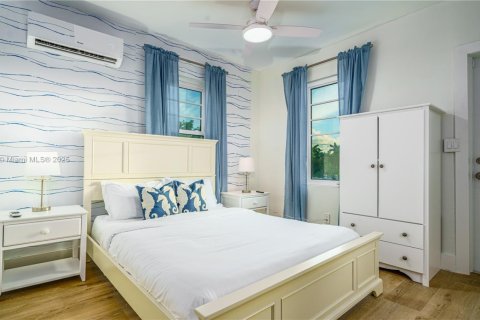 Casa en venta en Hollywood, Florida, 6 dormitorios, 261.43 m2 № 1951394 - foto 16
