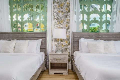 Casa en venta en Hollywood, Florida, 6 dormitorios, 261.43 m2 № 1951394 - foto 15