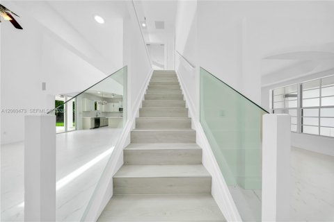 Villa ou maison à vendre à Miami, Floride: 5 chambres, 289.48 m2 № 2265204 - photo 27