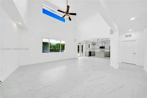 Villa ou maison à vendre à Miami, Floride: 5 chambres, 289.48 m2 № 2265204 - photo 9