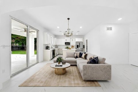 Villa ou maison à vendre à Miami, Floride: 5 chambres, 289.48 m2 № 2265204 - photo 7