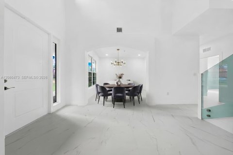 Villa ou maison à vendre à Miami, Floride: 5 chambres, 289.48 m2 № 2265204 - photo 17