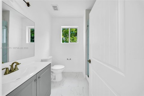 Villa ou maison à vendre à Miami, Floride: 5 chambres, 289.48 m2 № 2265204 - photo 22
