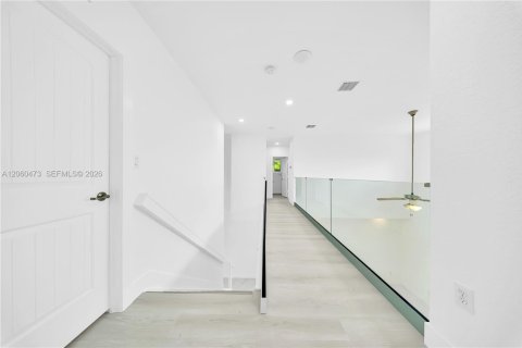 Villa ou maison à vendre à Miami, Floride: 5 chambres, 289.48 m2 № 2265204 - photo 28
