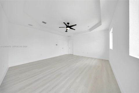 Villa ou maison à vendre à Miami, Floride: 5 chambres, 289.48 m2 № 2265204 - photo 13