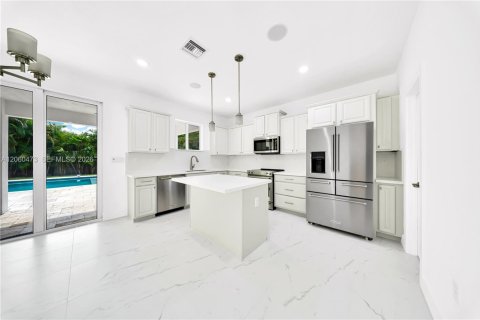 Villa ou maison à vendre à Miami, Floride: 5 chambres, 289.48 m2 № 2265204 - photo 2