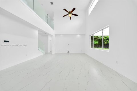 Villa ou maison à vendre à Miami, Floride: 5 chambres, 289.48 m2 № 2265204 - photo 6