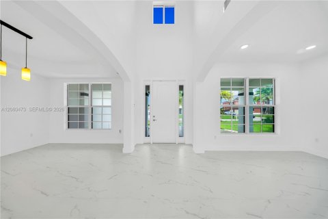 Villa ou maison à vendre à Miami, Floride: 5 chambres, 289.48 m2 № 2265204 - photo 4